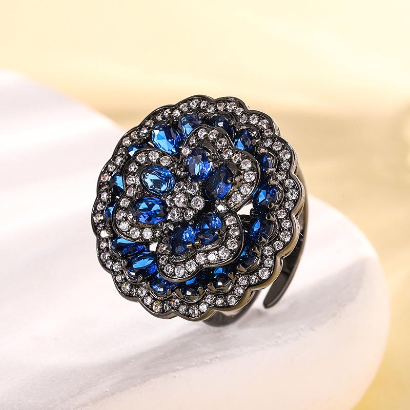 

Ювелирные изделия Медное основание с золотым покрытием Имитация синей шпинели Розовый темперамент Легкая роскошь Костюм из черного золота Женский