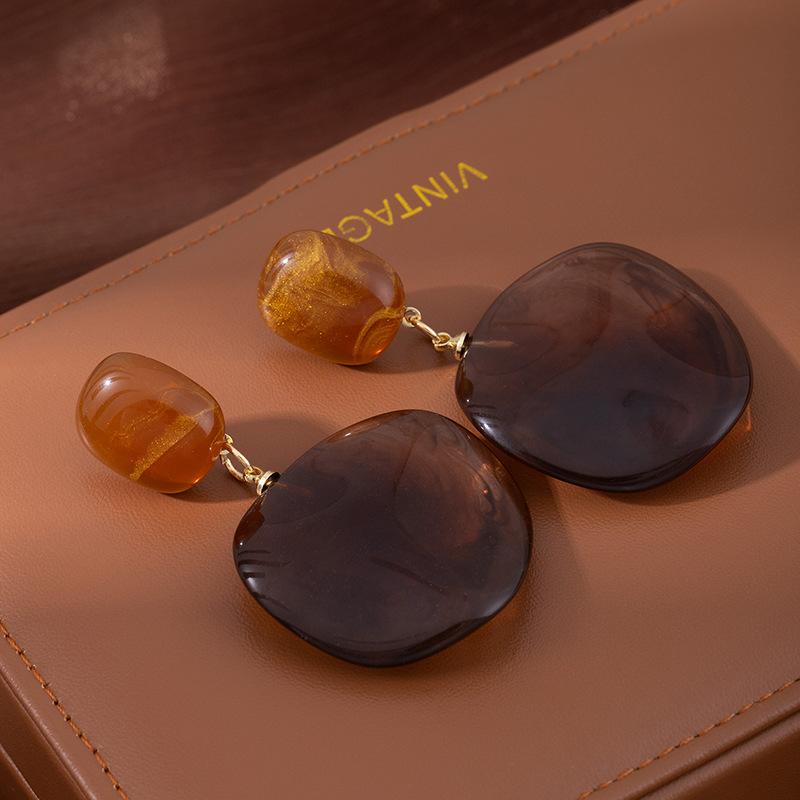 Maillard Brown Streamer Amber Earrings Irregular Earrings Hong Kong Style Coffee Resin Stud Earrings Light Luxury Earrings