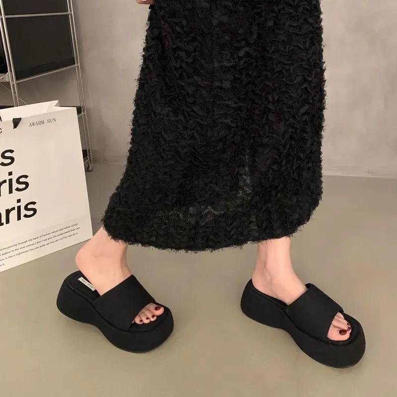 

Popular summer Internet celebrities wear the same fashion versatile, thin and white, shallow mouth non-slip heightening women s slippers 40