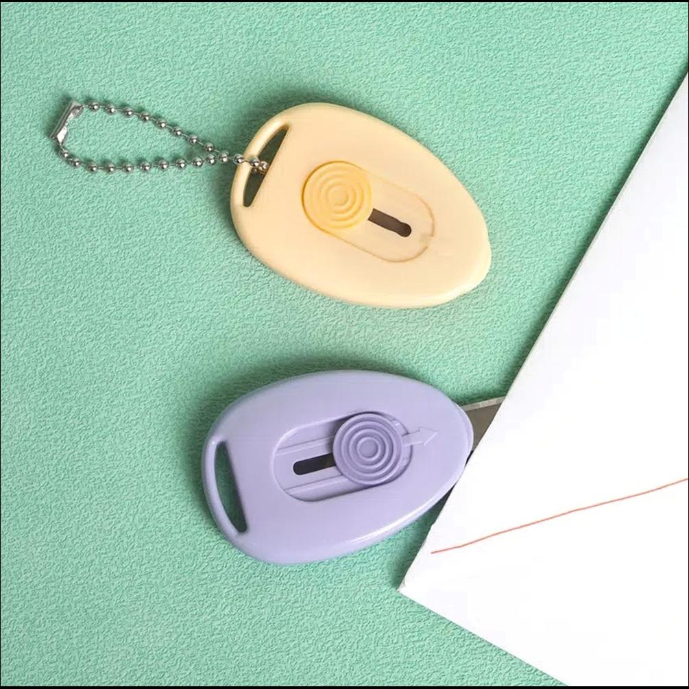 

[K-Life] Daiso Korea Magnetic Mini Cutter 2P Set - Cute Cloud Box Opener & Portable Safety Utility Knife (Authentic) 2PCS X 1SET
