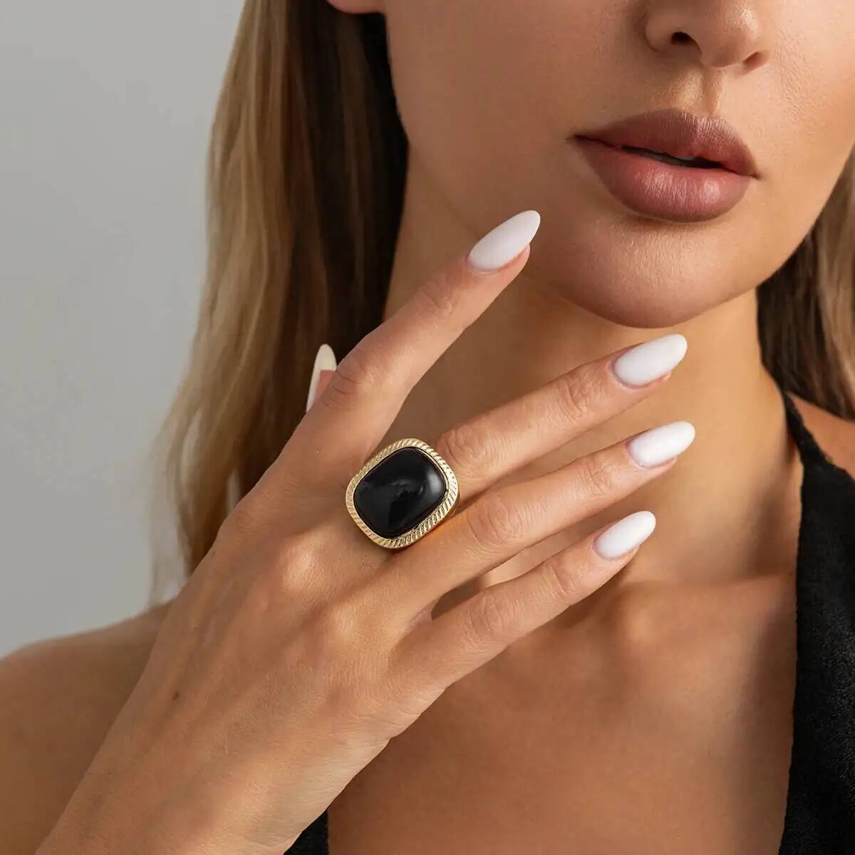

SHIXIN Vintage Exaggerated Square Acrylic Rings for Women Trendy Metal Open Ring Unique Couple Party Banquet Jewelry Accessories