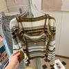 Damen gestreiftes Strick zweiteiliges Set: Sexy kurzes Camisole und Retro-Jacke für den Frühherbst 2025.
