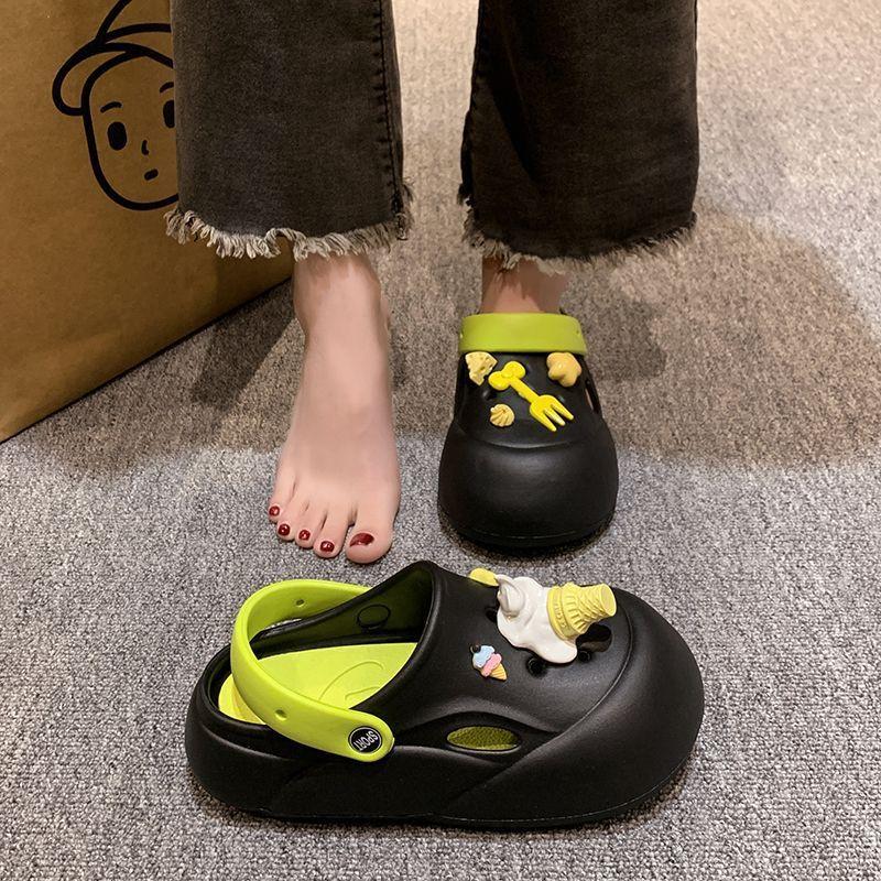 Stepping on shit feeling baotou beach beach shoes 2025 summer new Internet celebrity personality niche non-slip comfortable hole shoes women