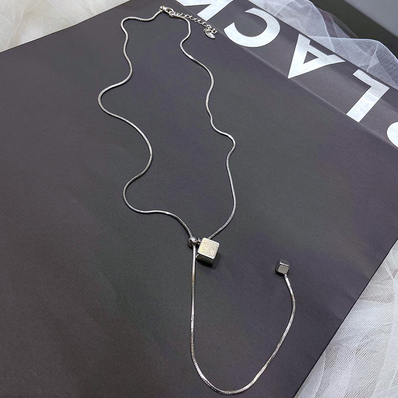 Adjustable Pearl Clavicle Necklace - Elegant, Versatile, and Minimalist Design