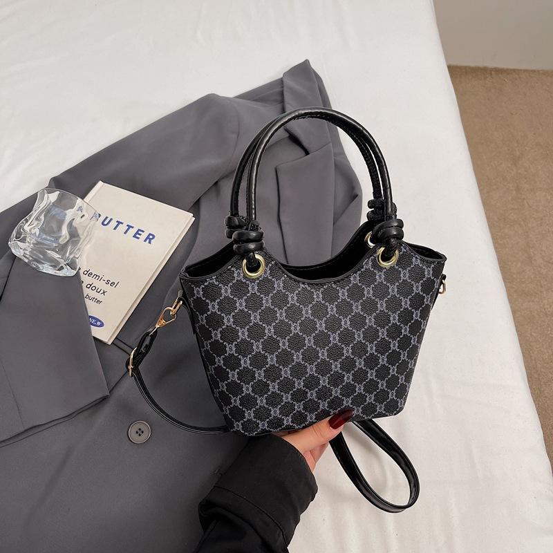 European and American Shoulder Bag Oblique Span Bag 2025 New Trend Versatile Bucket Bag French Retro Underarm Women's Bag