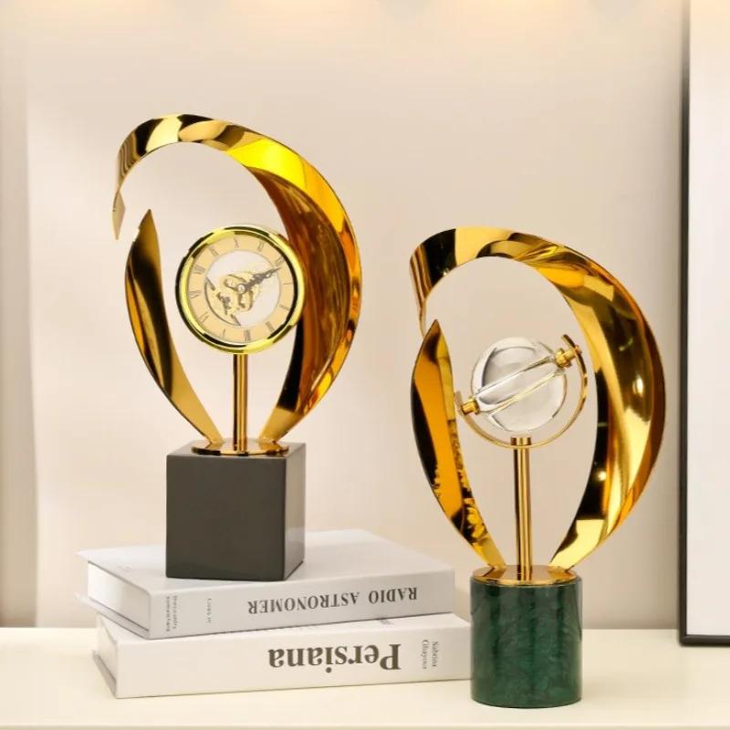 Kunstskulpturen Light Luxury Metallskulpturen Ästhetisch Ästhetisch Kreative Tischuhren Design Haushaltsdekoration Ornament