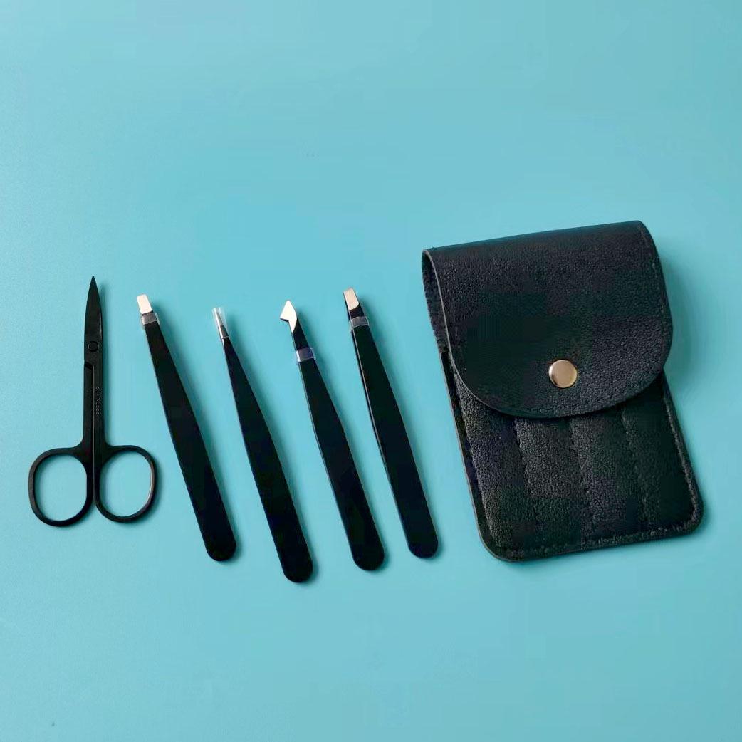 

Набор для ухода за бровями и бородой из 5 предметов черного цвета (Пинцеты, Щипчики для выщипывания, Зажимы для волос, Ножницы для бровей)