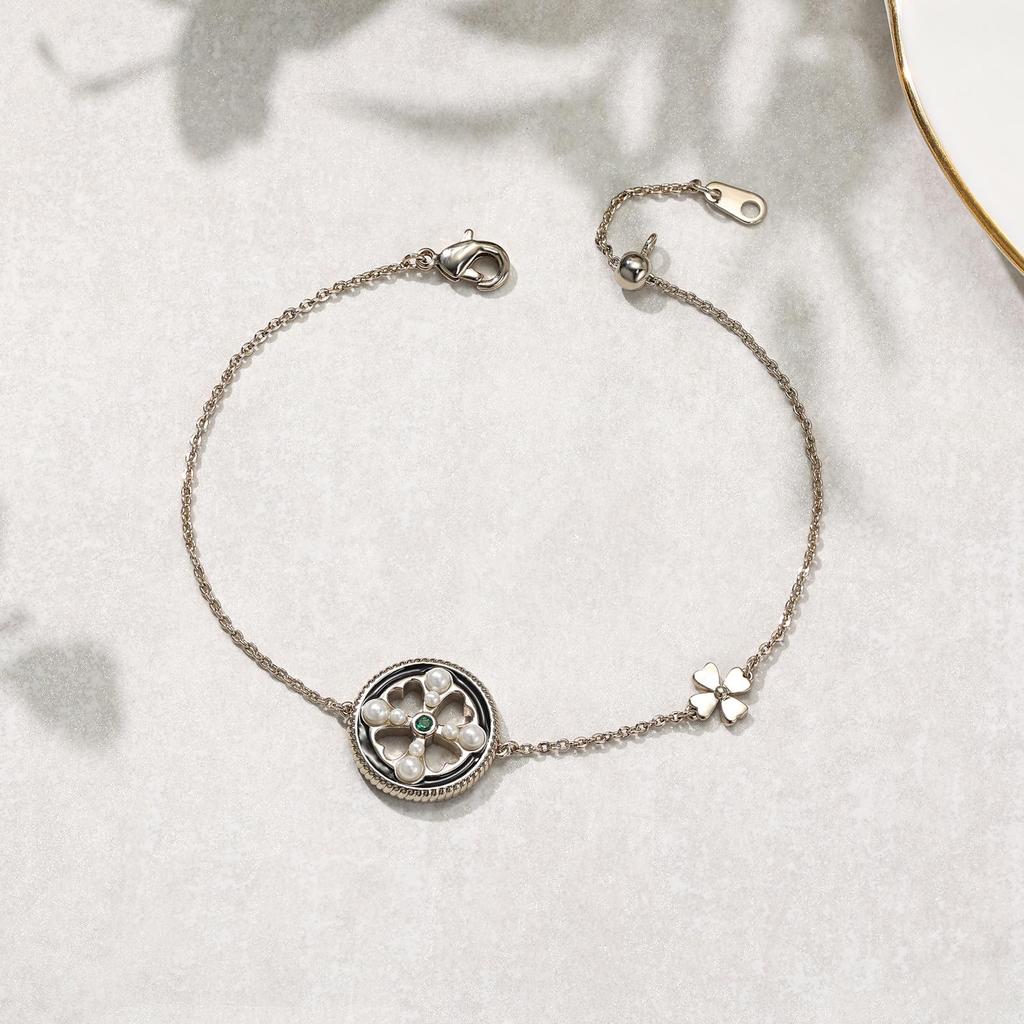Four-Leaf Clover Enamel Bracelet: Elegant, Fade-Resistant, Versatile, Exquisite Hand Jewelry for Women.