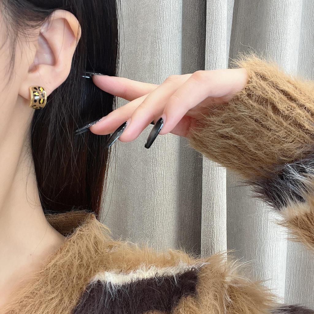 Retro Leopard Print Coffee Earrings for Women - Autumn/Winter 2024, Versatile & Chic