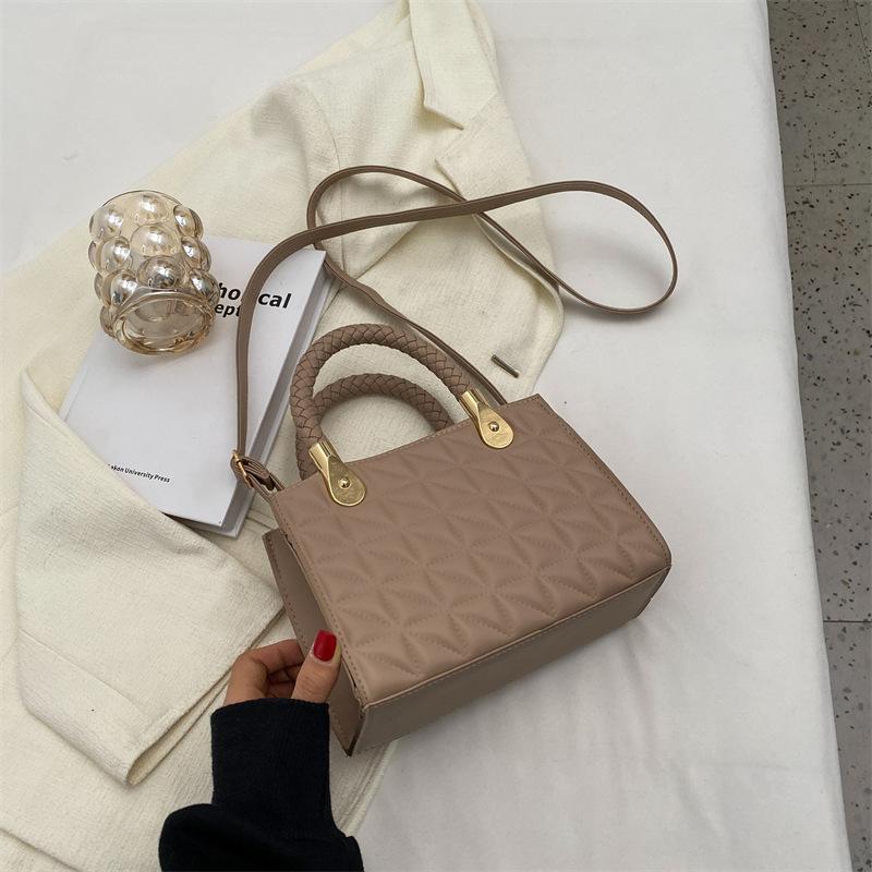 Simple women's fashion bag winter new popular fashion messenger small square bag casual shoulder handbag