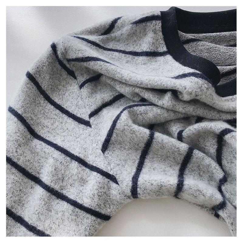 New striped long-sleeve round-neck T-shirt for women, spring and autumn 2026, stylish, loose-fitting, slimming base shirt