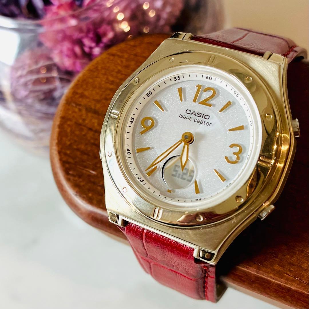 [Good condition/Solar radio] Casio Wave Ceptor Ladies Genuine Leather Red x Gold