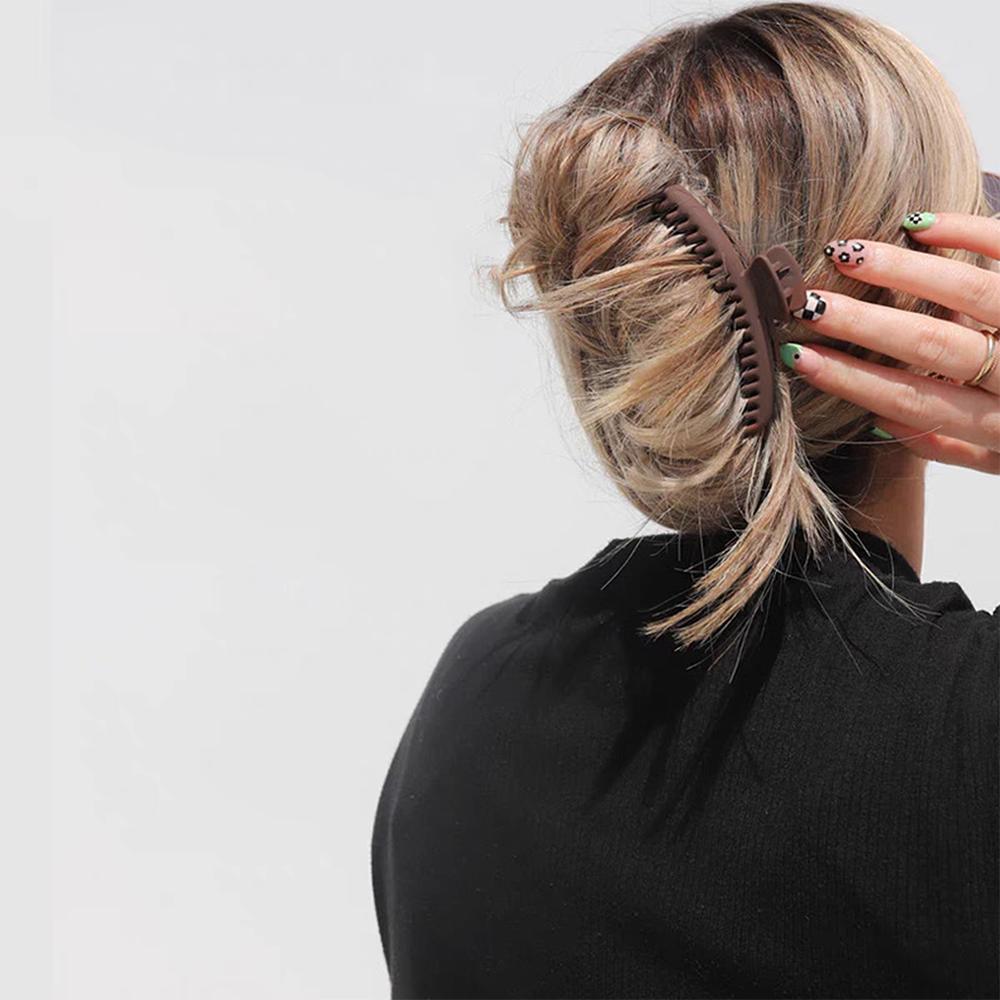 2pc Cute Big Shark Grasp Tightly Hairgrip Khaki Style Hair Claw Clips Grips for Girls Women Practical WashfaceHair Accessories