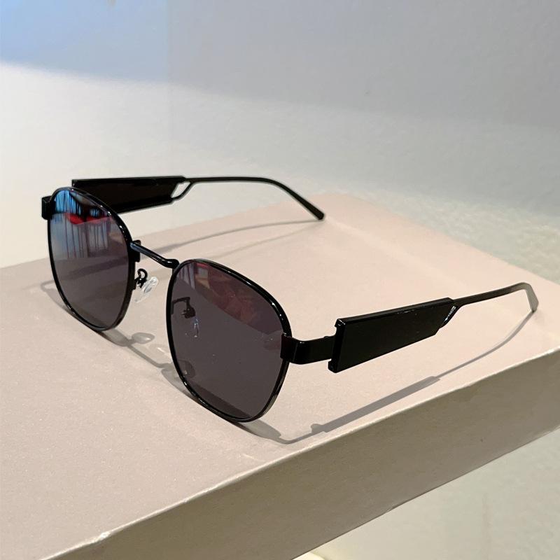 Wind metal oval frame fashion sunglasses light luxury retro advanced sense UV protection sunglasses