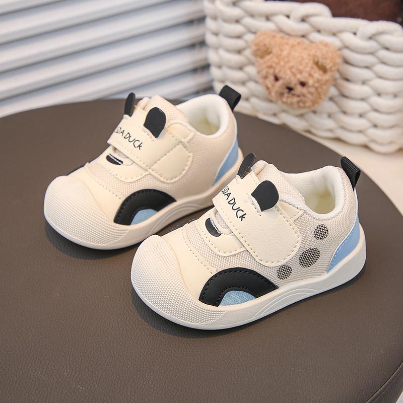 

Детская обувь для ходьбы для малышей с защищенными носками, повседневная обувь для малышей, сетчатая дышащая, новая мода 2025, мальчики, девочки, плоская обувь, нескользящая, мягкая 18 бежевый