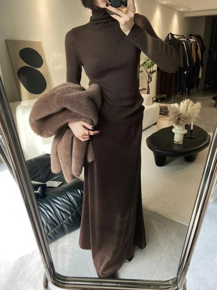 Elegant Fishtail Skirt: Velvet, Warm, Age-Reducing, Versatile