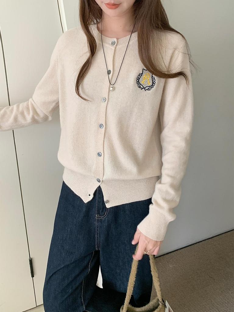 Women's Solid Color Pure Wool Cardigan with Embroidery Badge - Korean Style Round Neck Knit Outerwear for Autumn and Winter