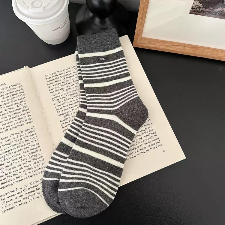 Ladies Spring and Autumn Retro Color Striped Flocking Button Boneless Tube Pile Socks
