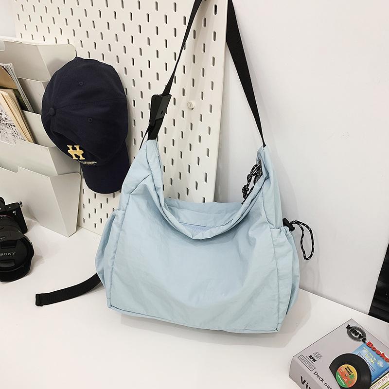 Women's Crossbody Messenger Bag - Trendy, Casual, Versatile, Solid Color, and Ideal for Street Fashion. Suitable for Men and Women.