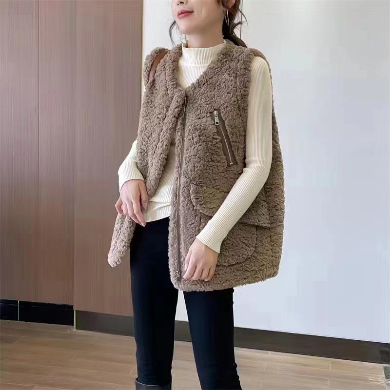 FASHION2024 winter new lamb wool vest fur integrated vest wear fashion trend versatile jacket Clothes