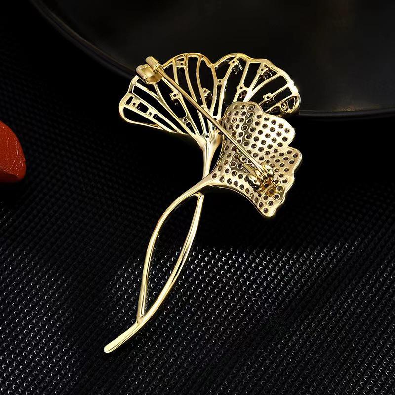 Ginkgo Biloba Brooch Luxury Temperament, Design Sense Niche, High-End Pin, Delicate Suit, Corsage Accessories