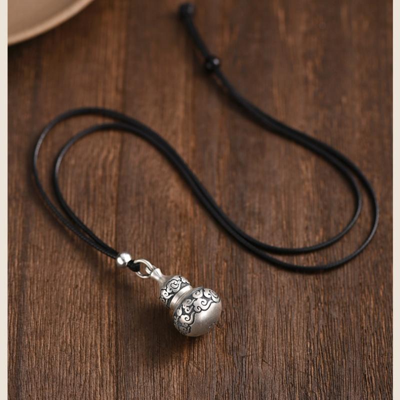 

A vintage Thai silver gourd pendant necklace, hollow and openable, unisex, Buddhist ornament, gift.