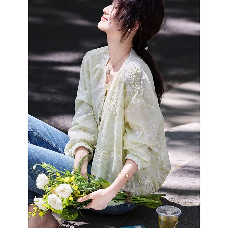 Sweet Embroidered Round Neck Summer Top M