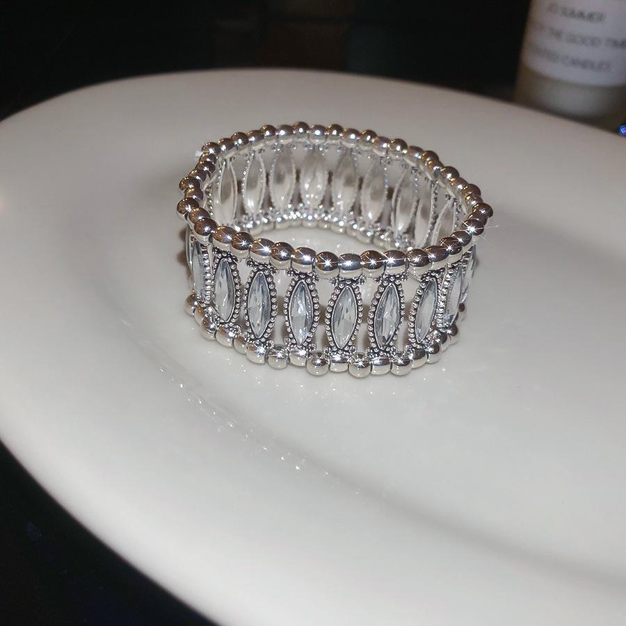 European and American diamond-encrusted flower hollow bracelet light luxury bracelet exquisite jewelry