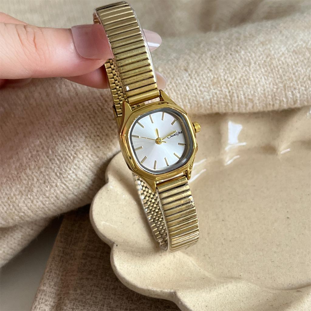 Montre pour femme de luxe légère, simple, de niche, pour les trajets quotidiens, style Xiaoxiangfeng, bracelet exquis pour écolière, montre décontractée