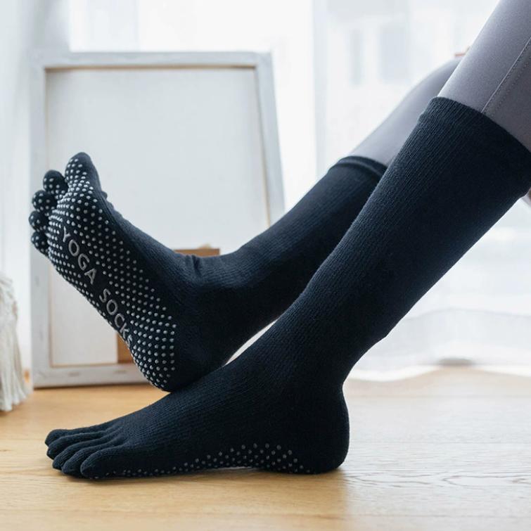 Women 's Compression Pink Five-finger Yoga Socks for Pilates Sporty Anti-Slip Cotton 5-Toe Mid Socks Custom Logo