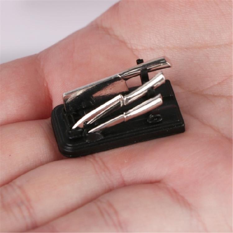 Realistic Miniature Kitchen Cutter and Stand For 1:12 Scale Doll House Decoraiton Promotes Children Imaginative Play