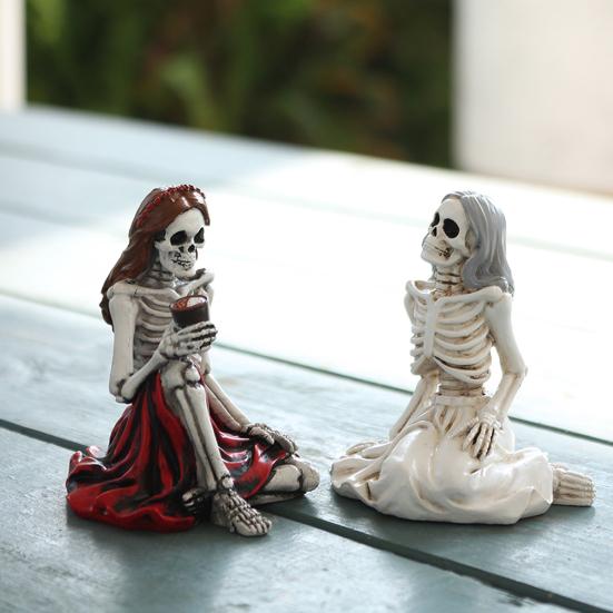 2 Pcs Skeleton Sisters Statue Resin Skeleton Girl Figurine Spooky Halloween Desktop Decoration for Haunted House Home Garden Decor