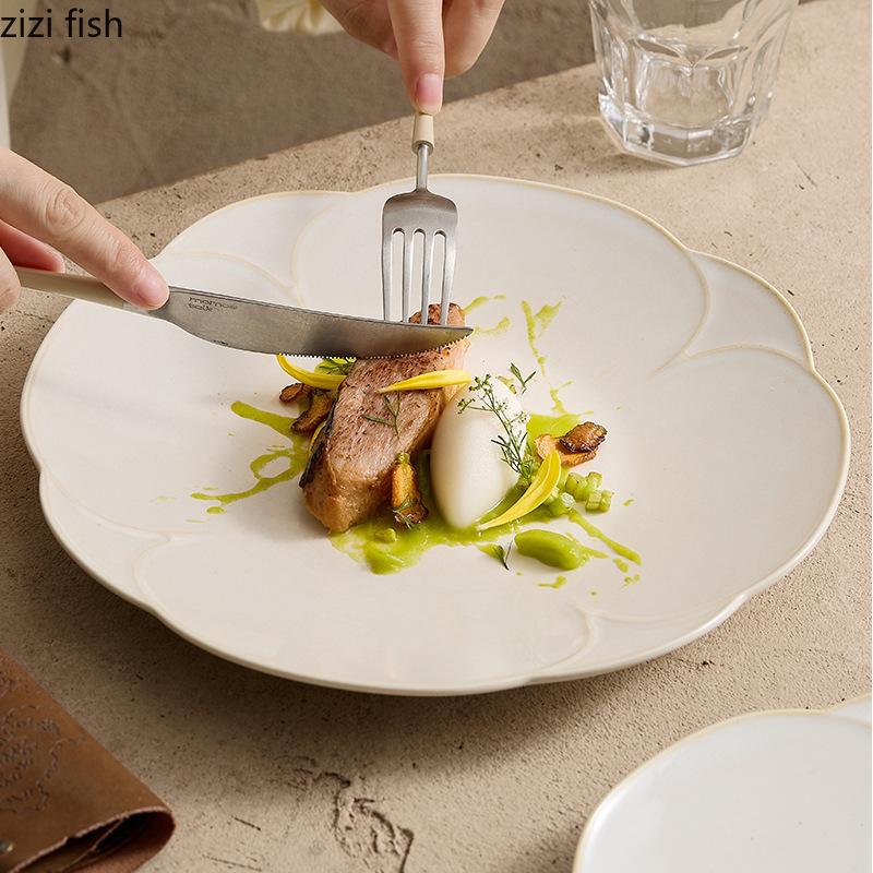 Creative Beige Petal Edge Ceramic Flat Plate Restaurant Irregular Steak Plate Dessert Plate Sushi Plates Specialty Tableware