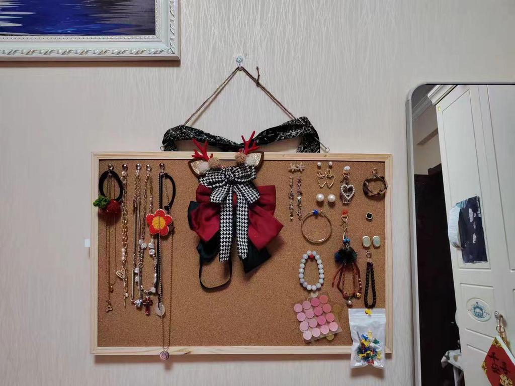 Pine Wood Frame Cork Bulletin Board for Photo Display and Kindergarten Decor