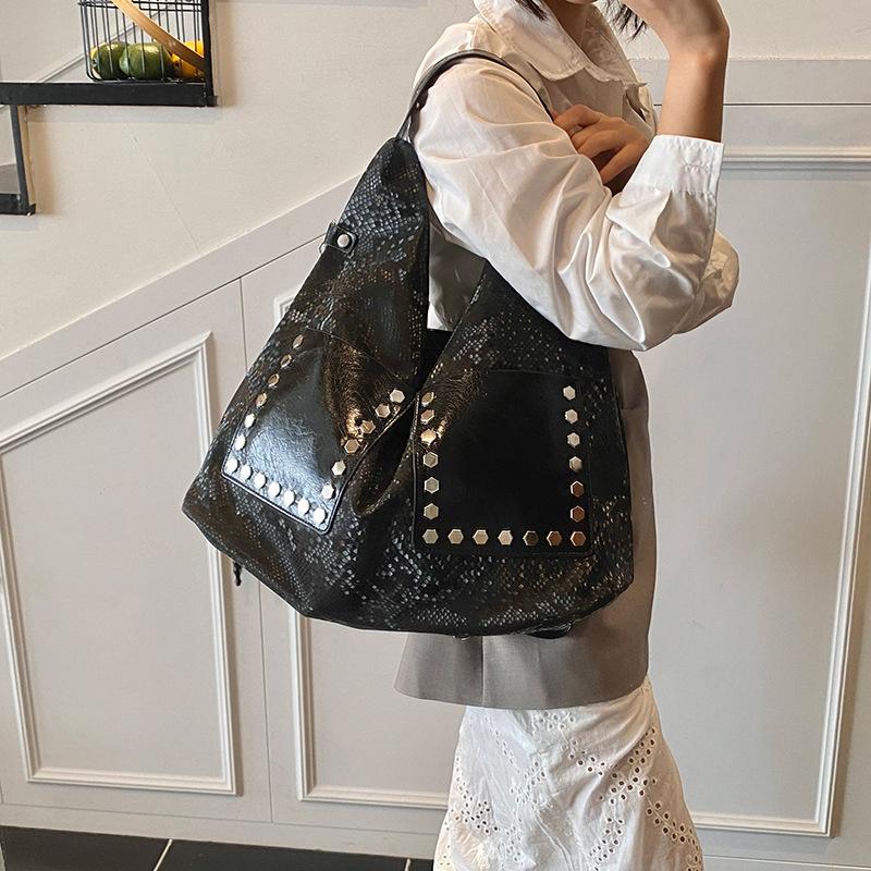 Torba tote z imitacji skóry węża, duża pojemność, miękka skóra, nitowana, torba na ramię, modny luksusowy design, damska torebka CLE
