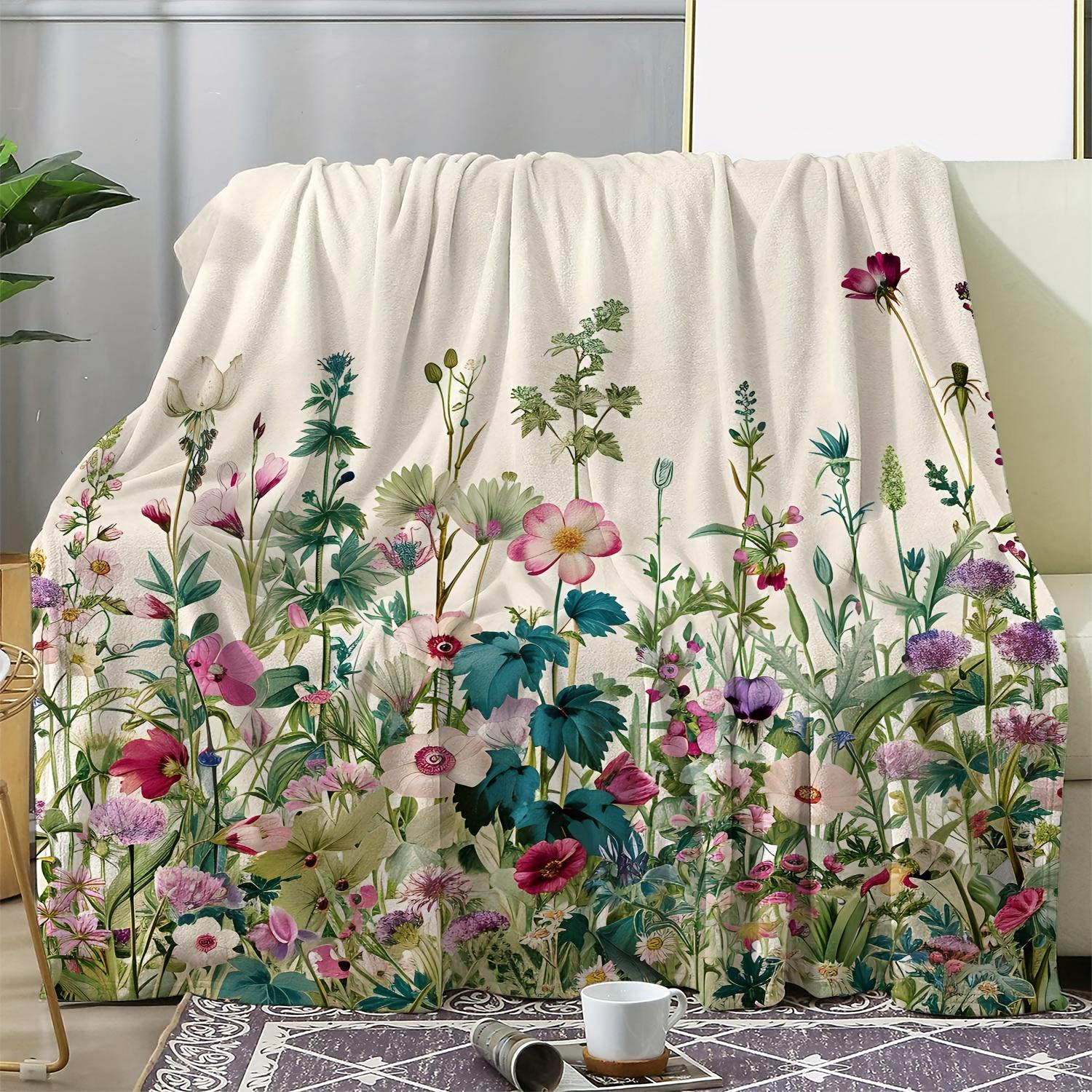 

Cozy Vintage Floral Fleece Throw Blanket - Soft, Warm & Lightweight for Couch, Bed, Office, and Travel - Versatile All-Season Co 70x100cm