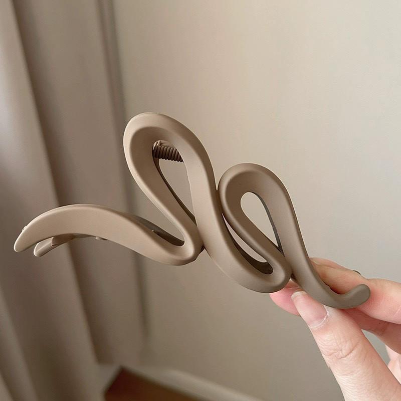 Large Matte Wavy Hair Clip Women Versatile High-end Shark Clip Simple Hair Accessories