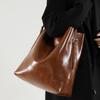 Large-capacity commuter bag women's autumn new fashion retro tote bag autumn and winter broadband armpit bag