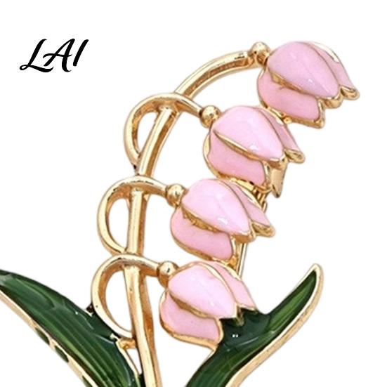 Artistic Floral Badge Flower Brooch Pin for Women Golden Plated Lapel Decorative Pin Retro Blossom Jewelry Daily Wear Parties Plant Theme