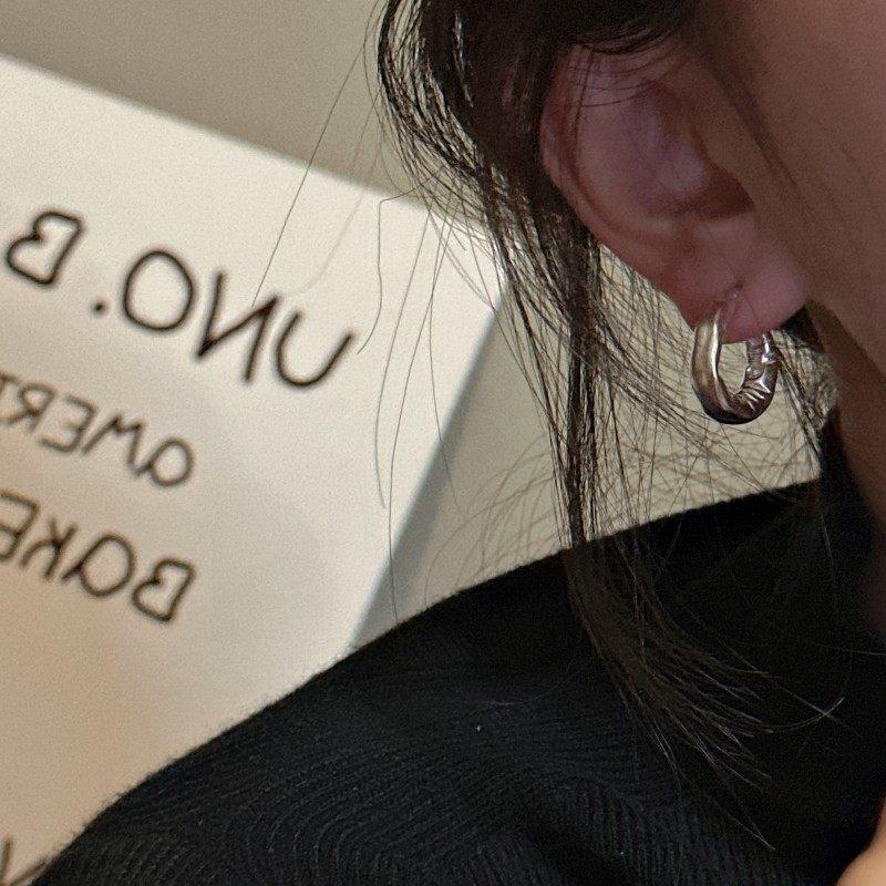 Korean irregular concave and convex beating pattern simple versatile circle ear buckle women's niche design temperament small earrings