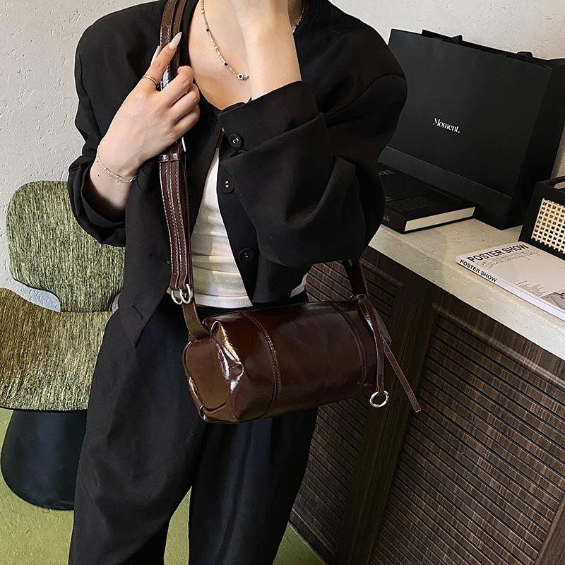 Summer New Retro Single Shoulder Oblique Span Bag Temperament Cylindrical Bag Large Capacity Niche Texture Underarm Women's Bag