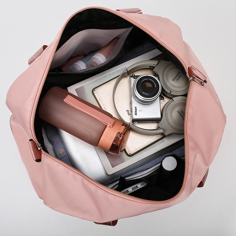 Women's Large Sports and Fitness Bag with Shoe Compartment and Wet/Dry Separation for Yoga, Travel, and Business Trips.