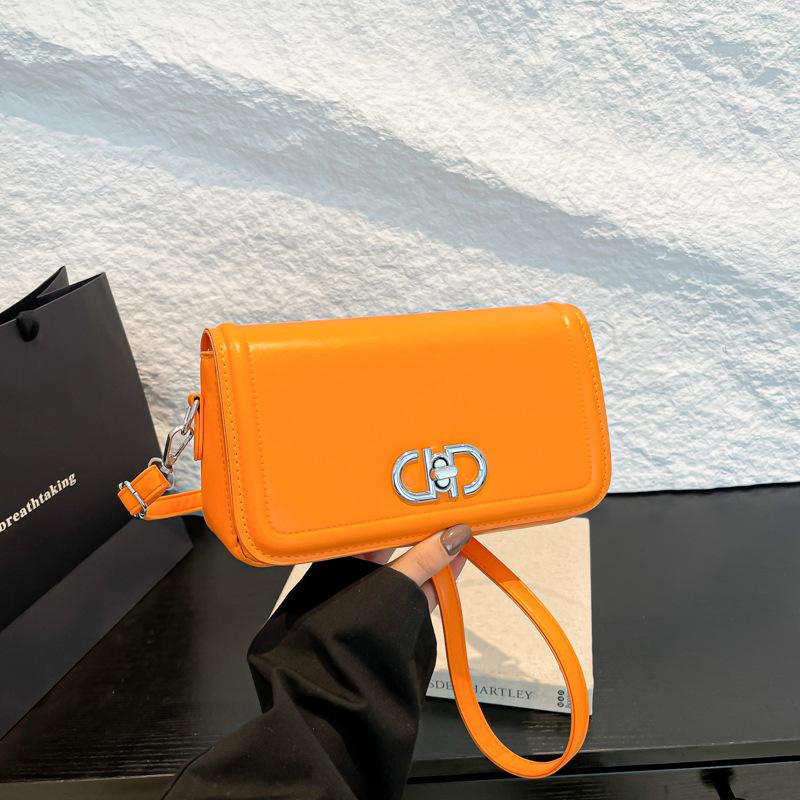 Women's bag messenger bag premium new retro shoulder messenger bag commuter fashion versatile armpit bag