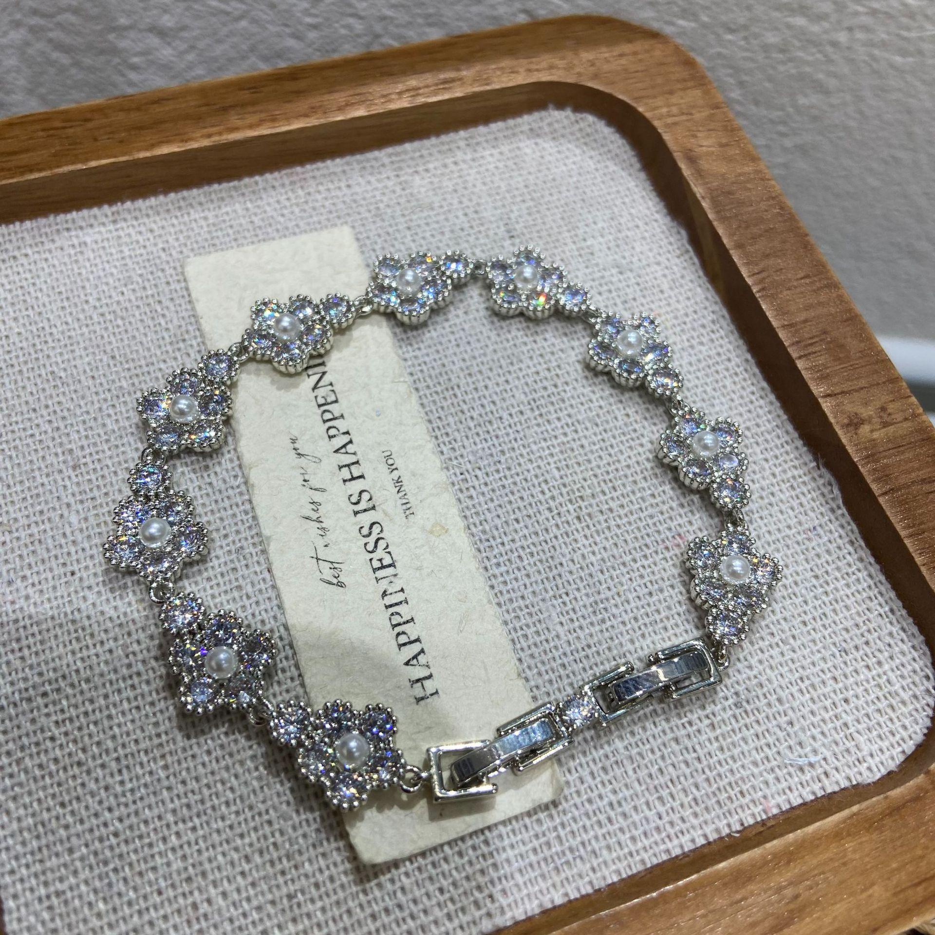 

Jewelry Flower Bracelet White Light Luxury Flower Design High-End Bracelet Women