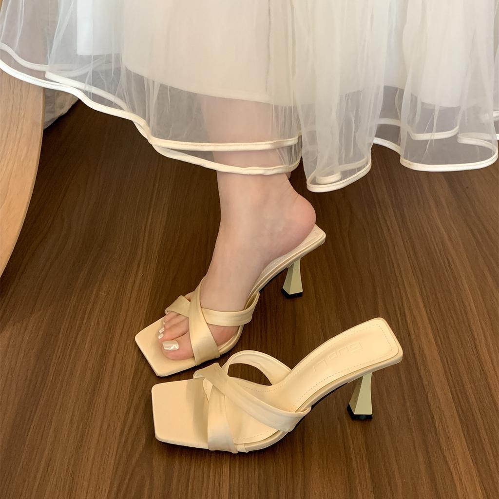 Temperament Evening wind High heel thin heel French slippers Women wear retro cool open-toed slippers in summer