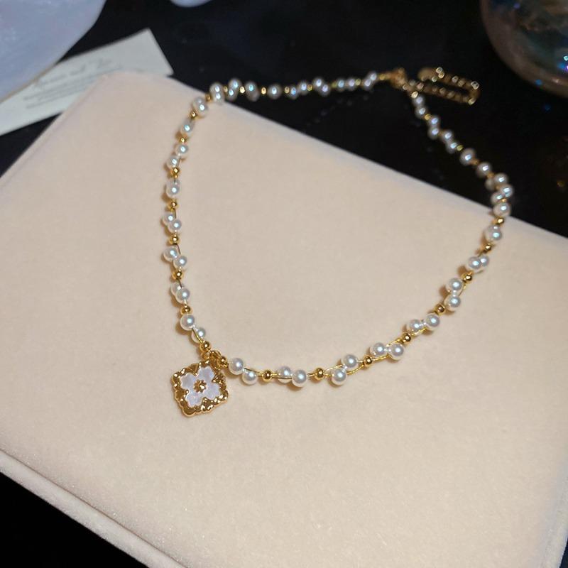 Meier Pearl earrings, bracelet, and necklace: exquisite and elegant niche jewelry set