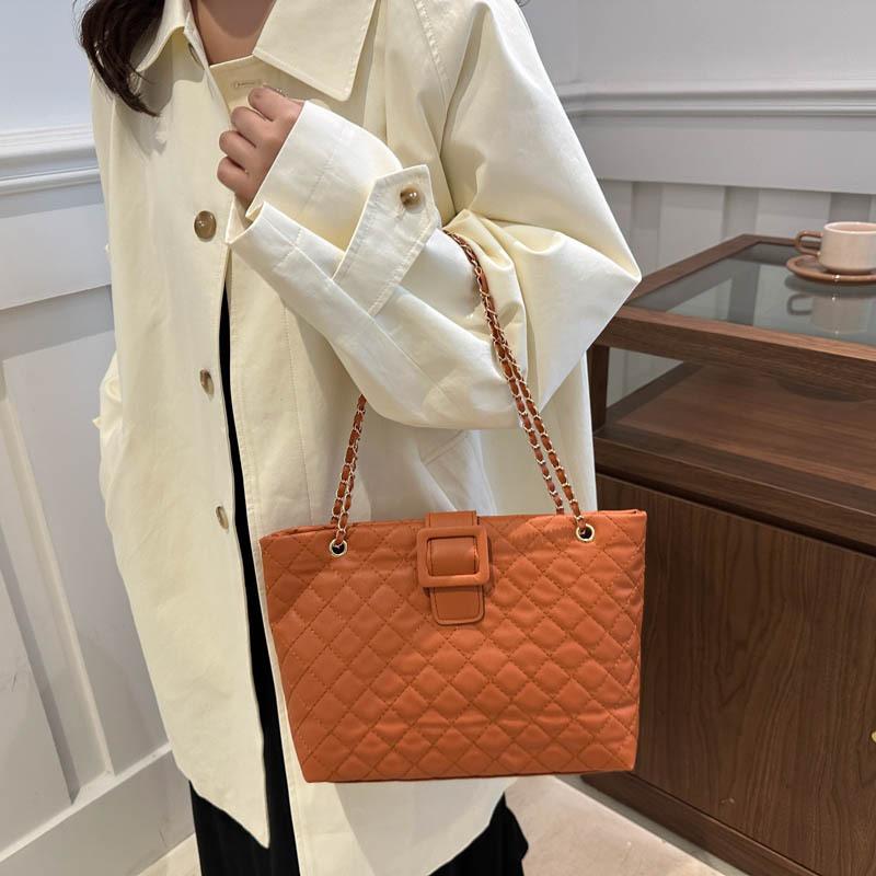 Fashion and Foreign Style Shoulder Bag, Beautiful Tote Bag 2025 Niche Design Trend Messenger Bag, Casual and Simple Handbag