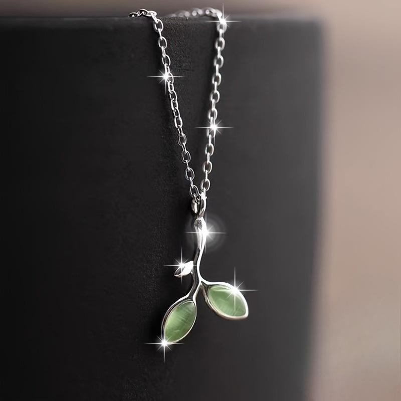 Ladies' Leaf Necklace, Simple and Tender Bud Leaf Design, Sweater Chain and Bone Chain Dual-use, Gift for Couples and Girlfriends