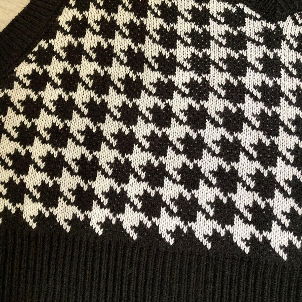 Unused WEGO Houndstooth pattern knit vest V neck black and white