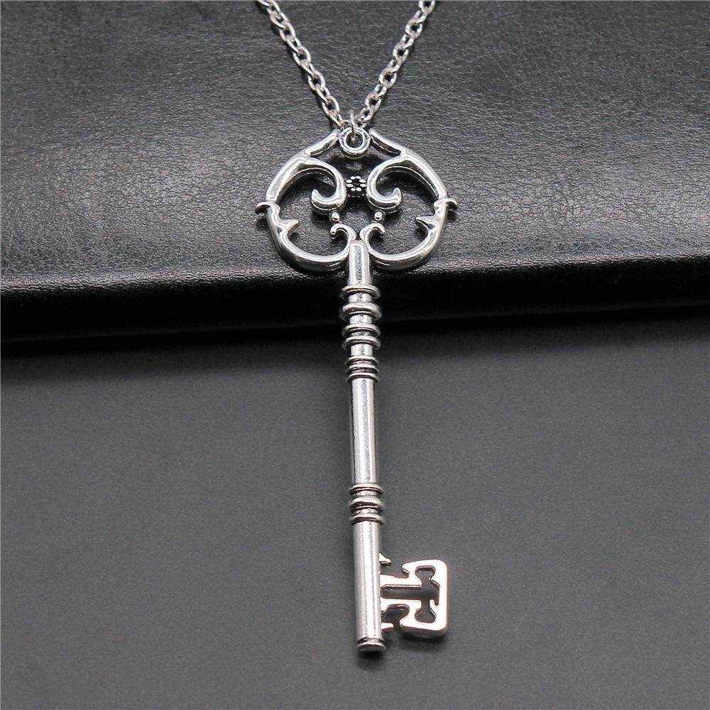 Fashion retro two-tone large key pendant necklace, long chain necklace for men and women, jewelry accessories